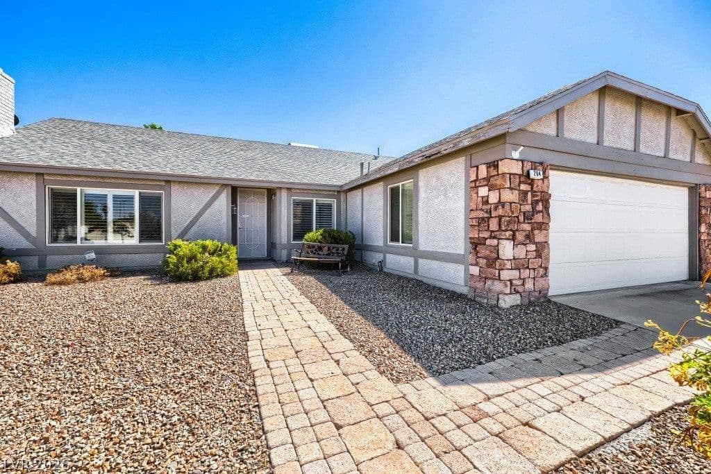204 Tamarack Drive photo 3