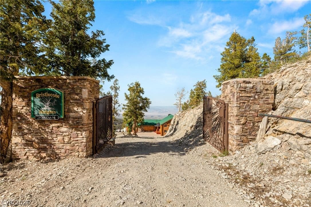 4910 Cougar Ridge Trail photo 3