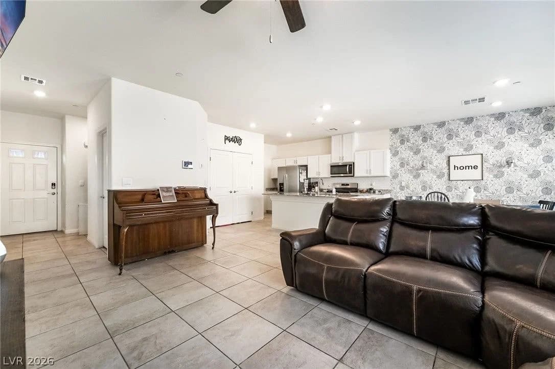 1087 Gentle Swan Street photo 5