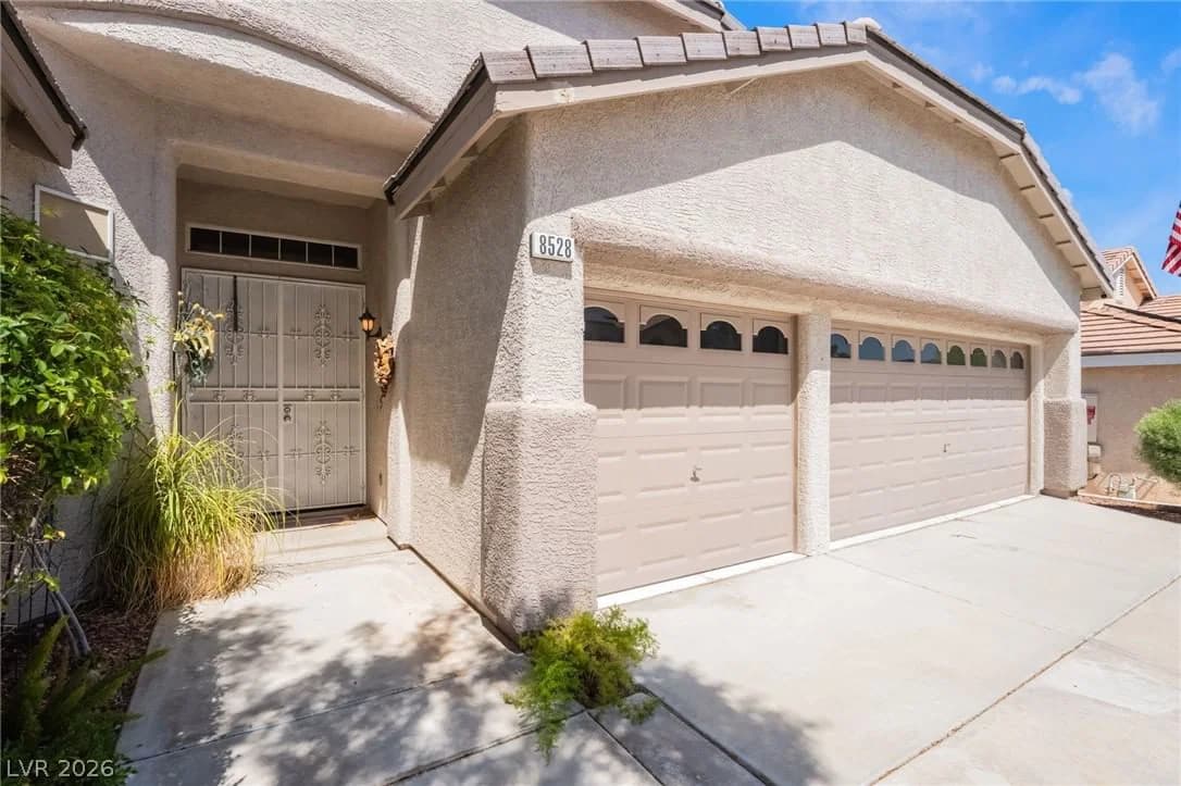 8528 Bandits Bluff Avenue photo 4