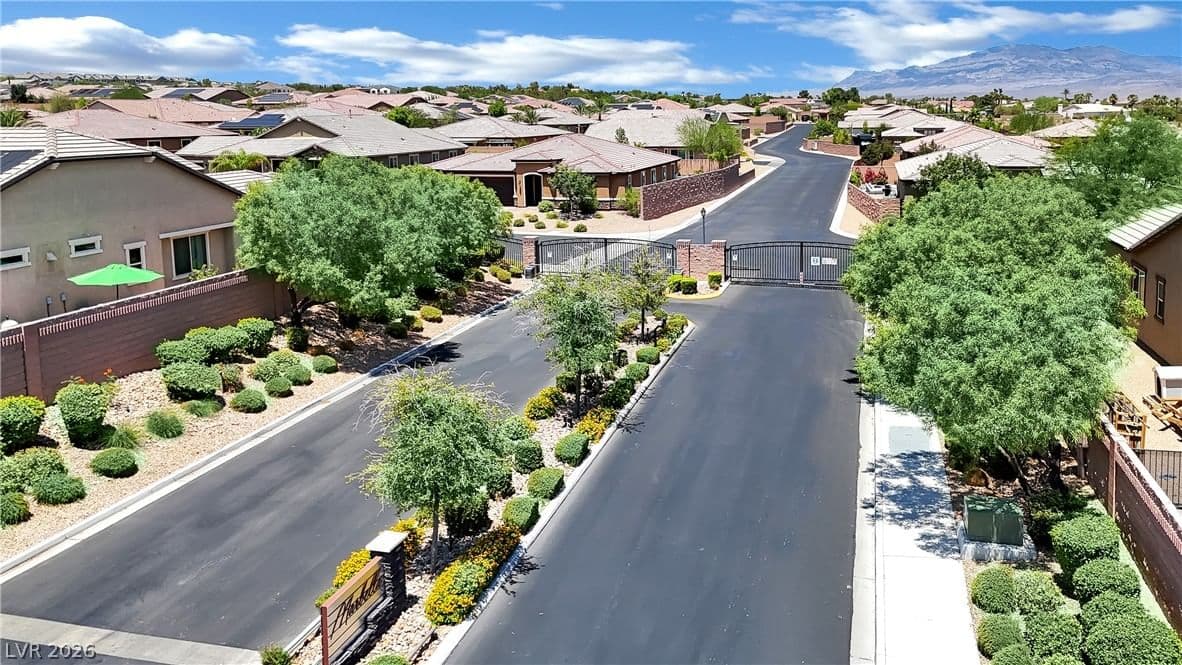 9802 Yellow Shadow Avenue photo 2
