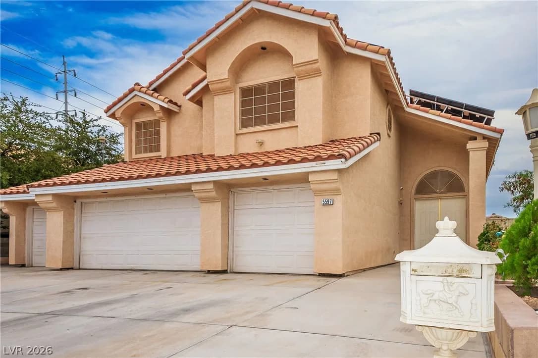 5597 Pecos Road photo 4