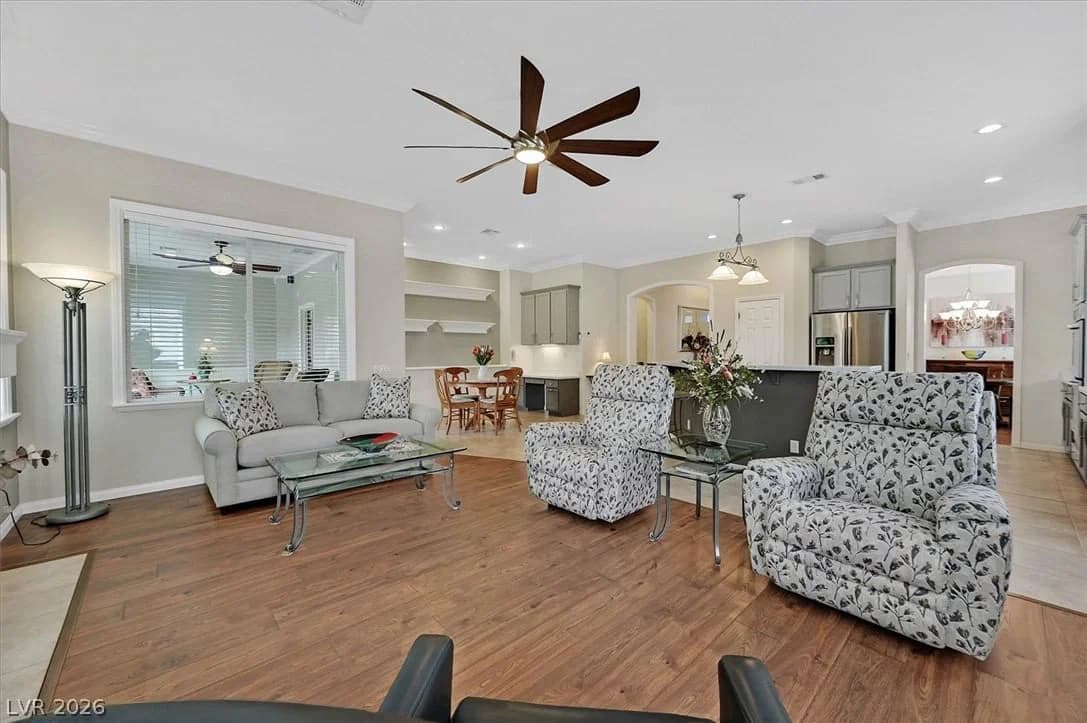 10813 Cedar Forest Avenue photo 4