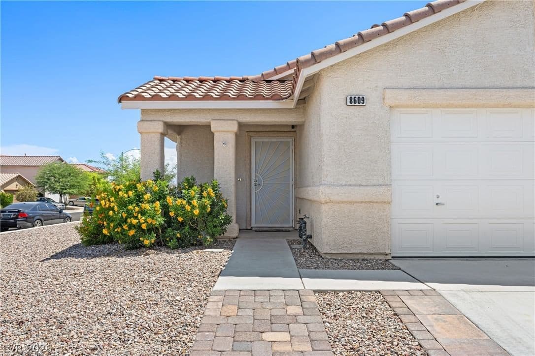 8609 Majestic Pine Avenue photo 2
