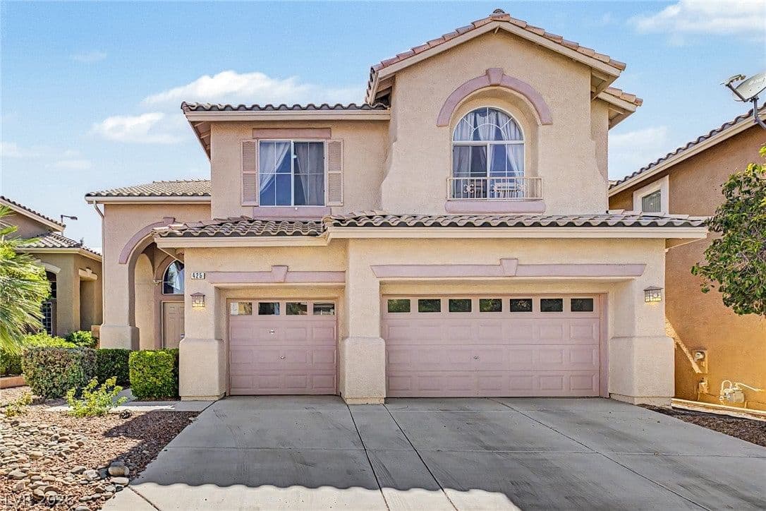 425 Emerald Heights Street photo 2