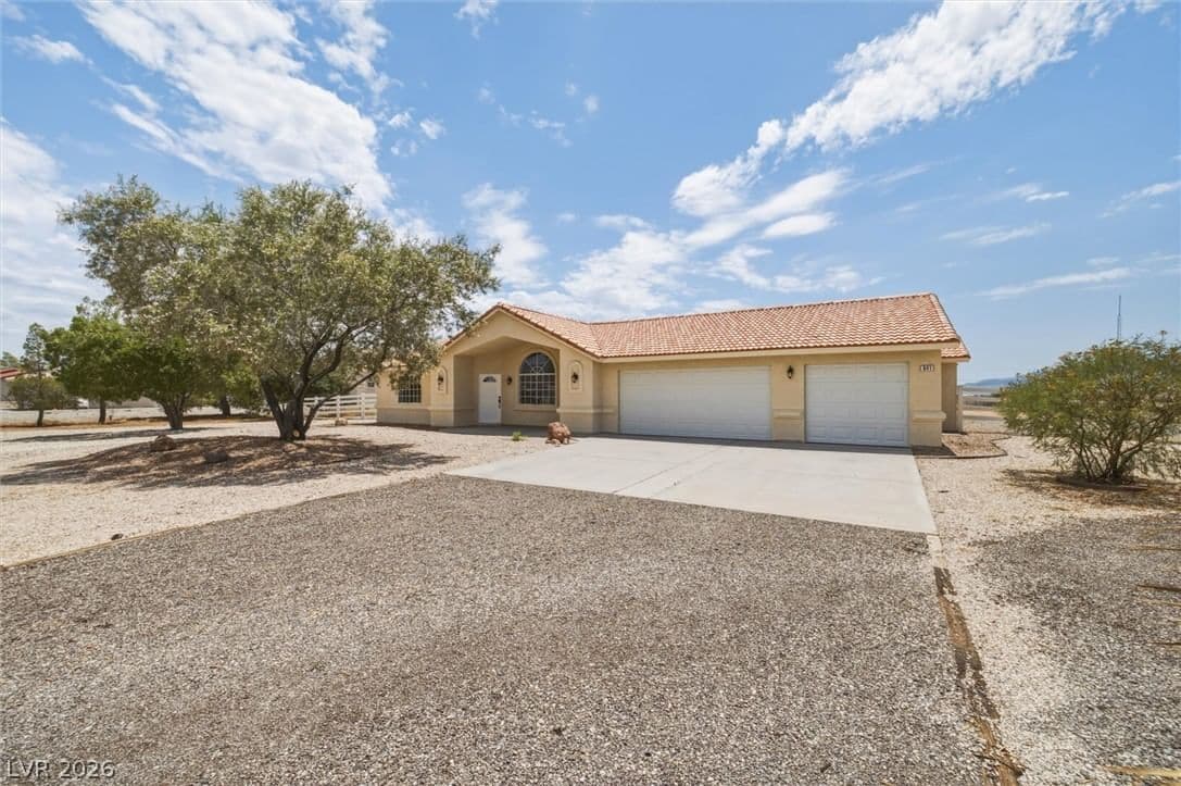 841 Falcon Street photo 3