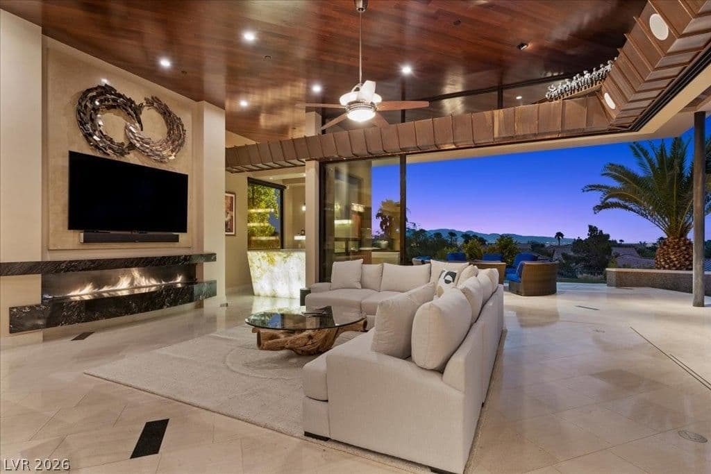 1382 Ruby Sky Court photo 5