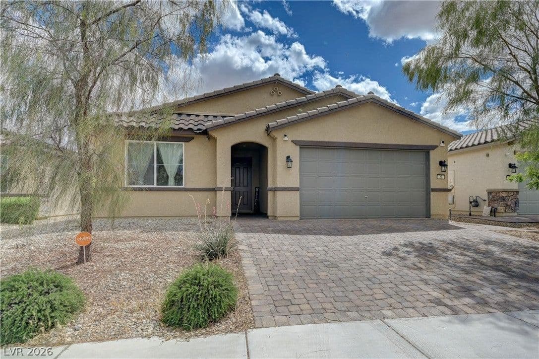 27 Red Sandstone Avenue photo 4