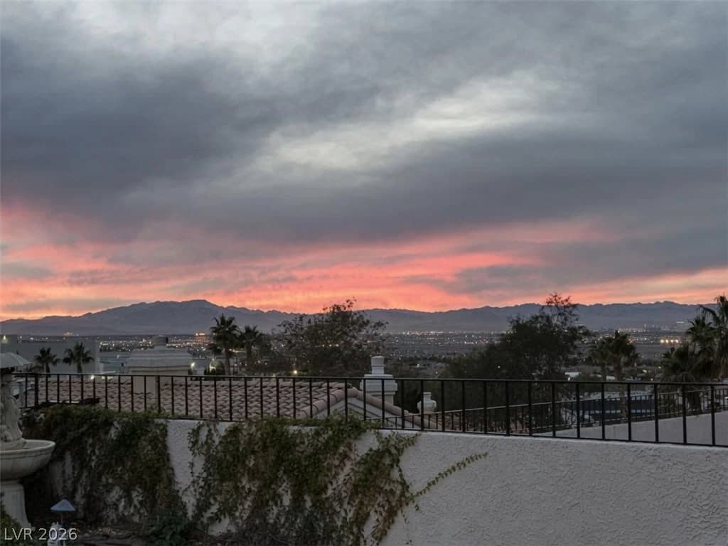 1020 Geranium Drive photo 5