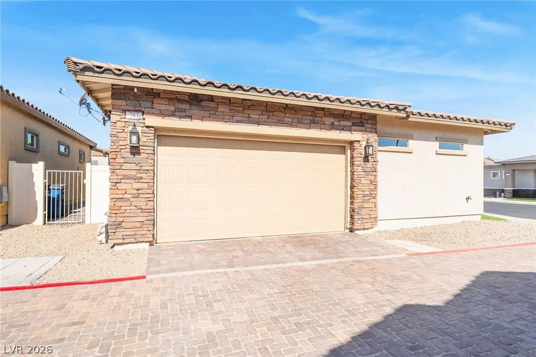 783 Charming Holly Street photo 2