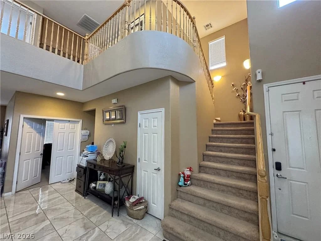 6041 Glenborough Street photo 4