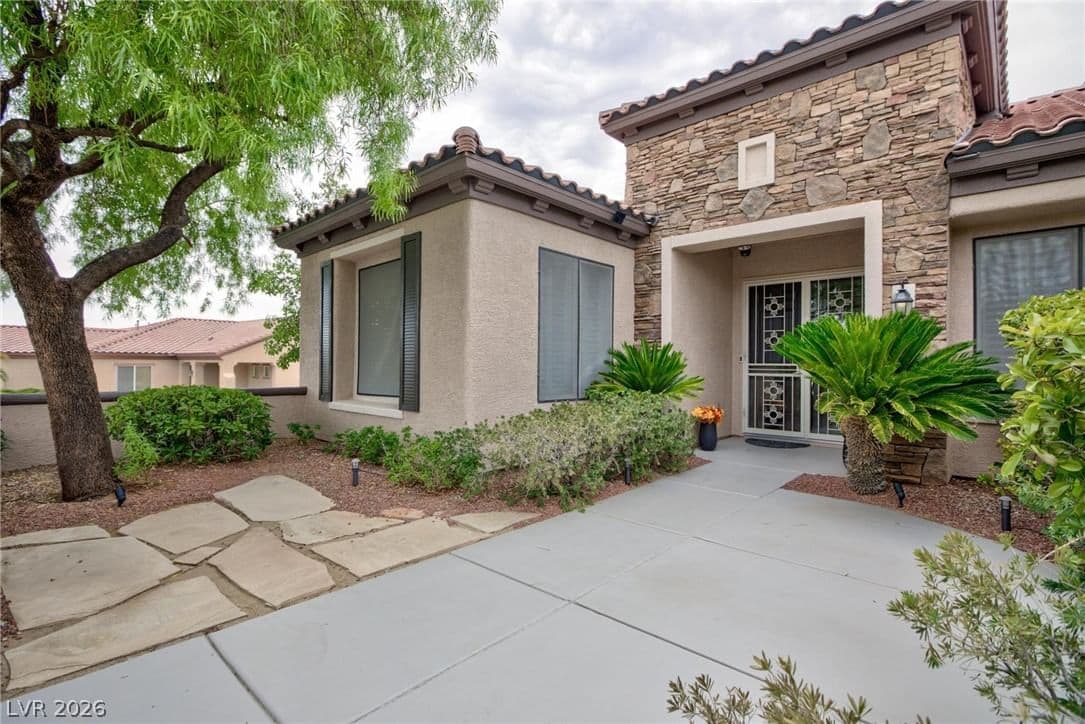 2120 Twin Falls Drive photo 3