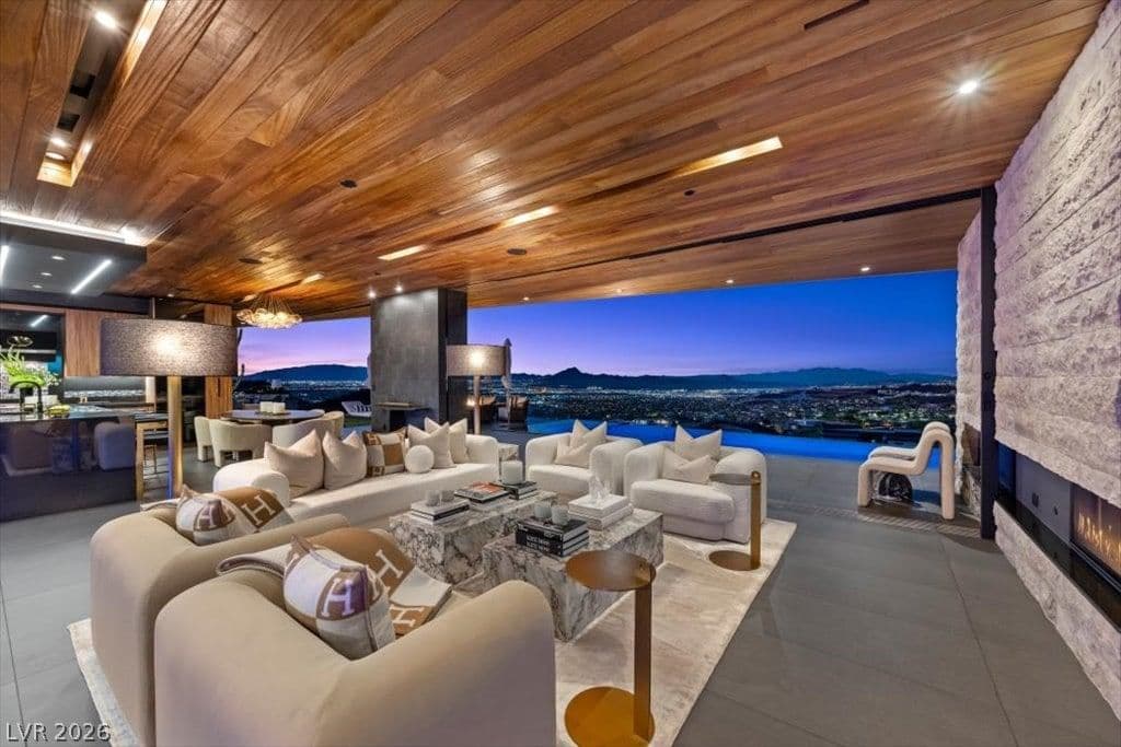 641 Dragon Peak Drive photo 3