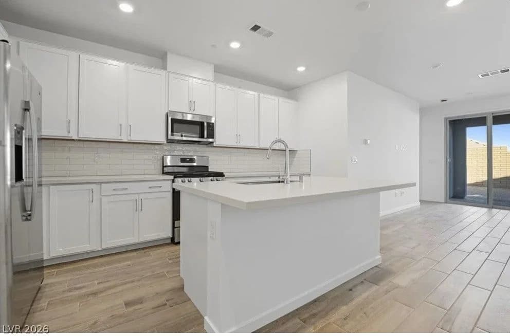 331 Adufe Place photo 2