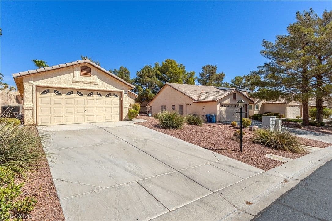 4920 Winterset Drive photo 2