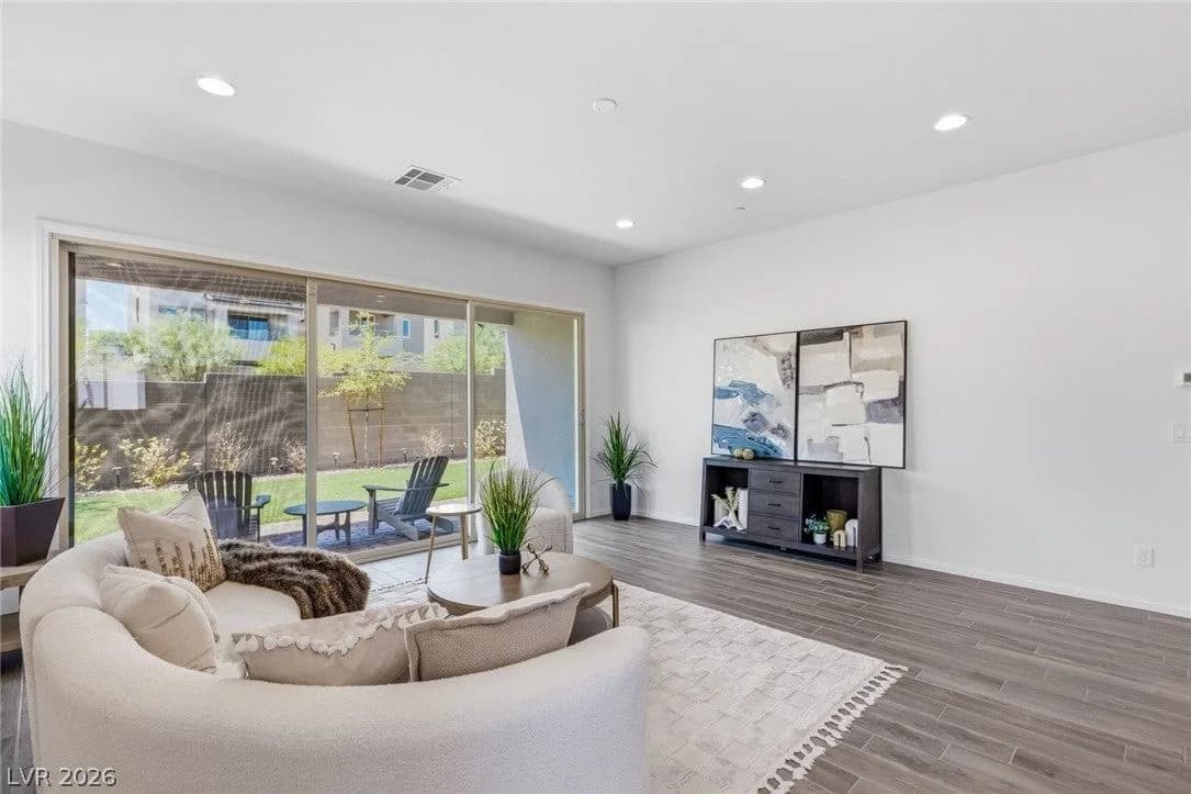 11605 Falcon Gorge Avenue photo 4