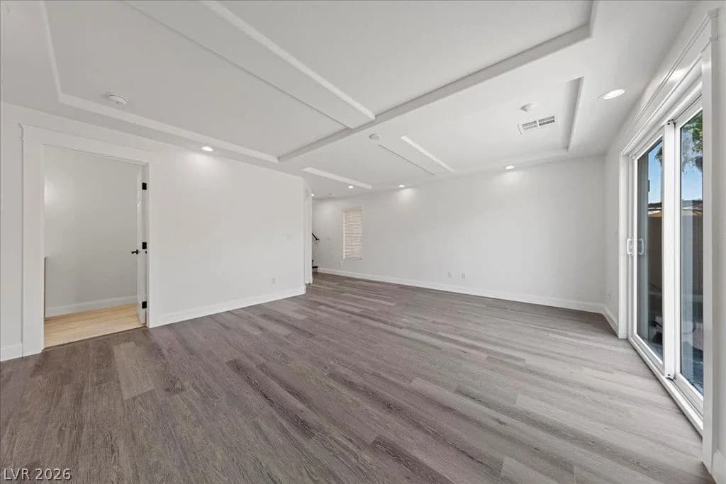 6050 Belvedere Canyon Avenue photo 4