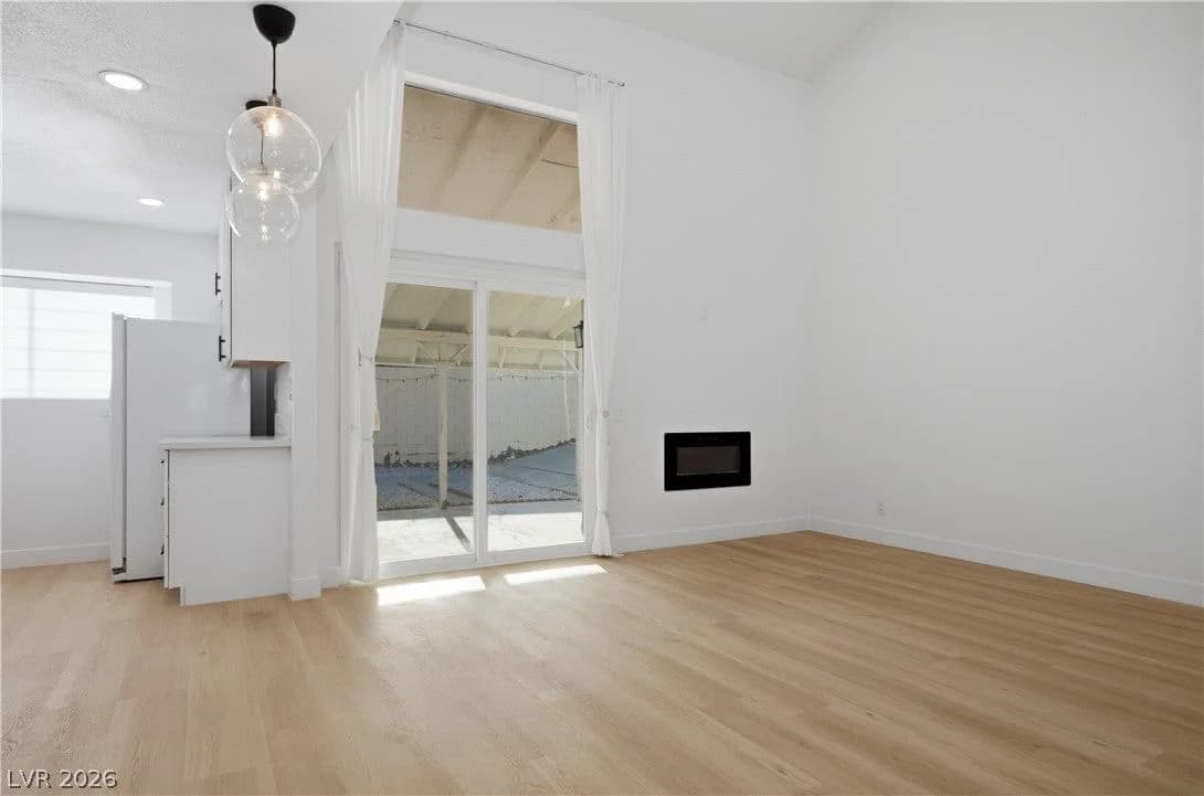 1447 Tiny Pebble Way photo 4