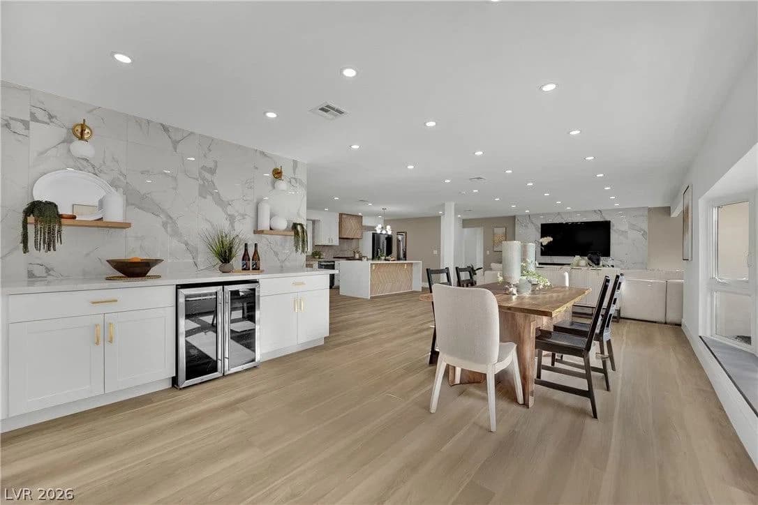 502 Park Way photo 3