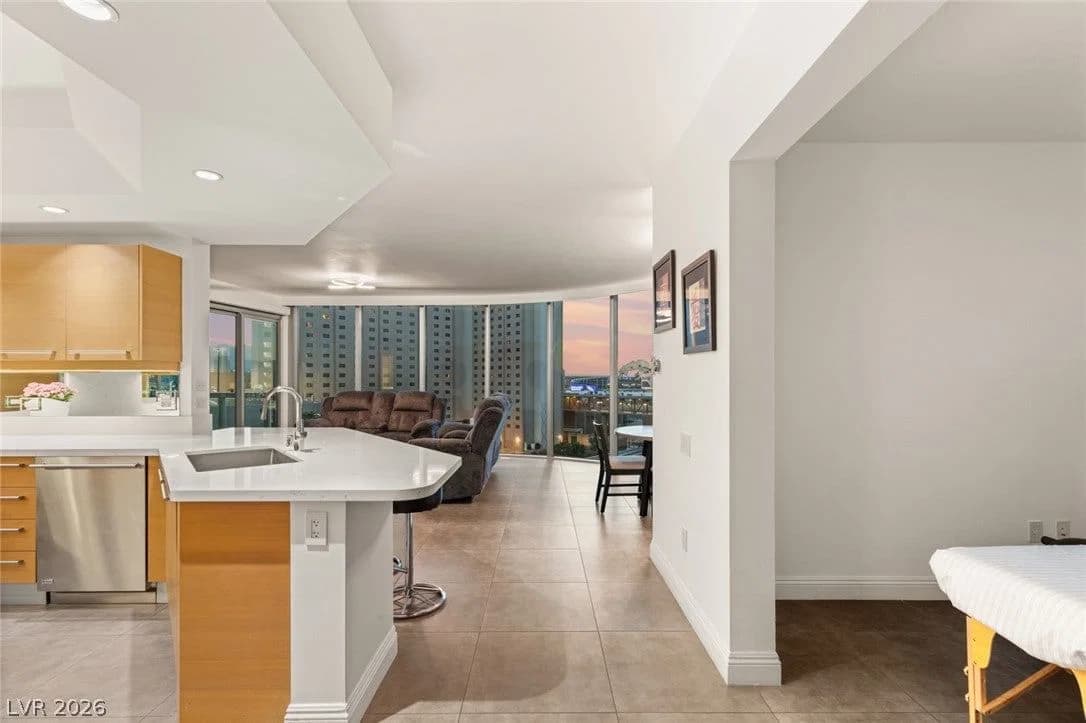 222 Karen Avenue photo 3