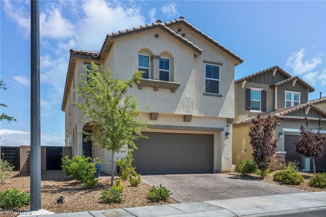 2394 Bellinzona Place photo 2