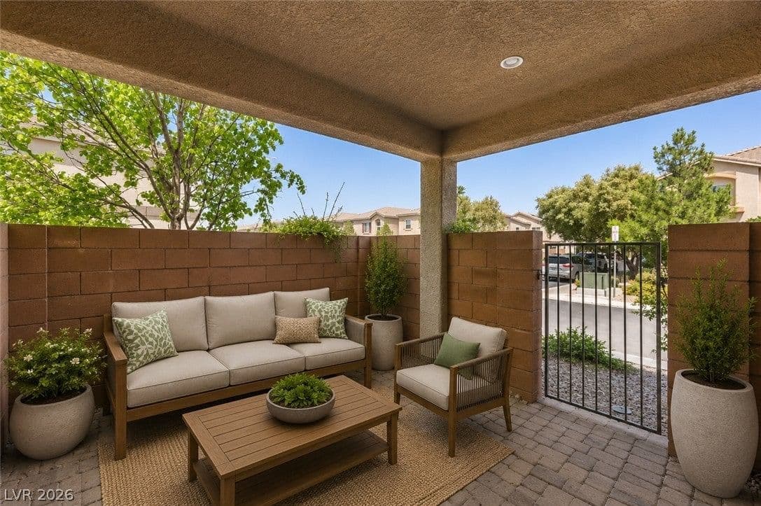 9559 Vega Carpio Avenue photo 4