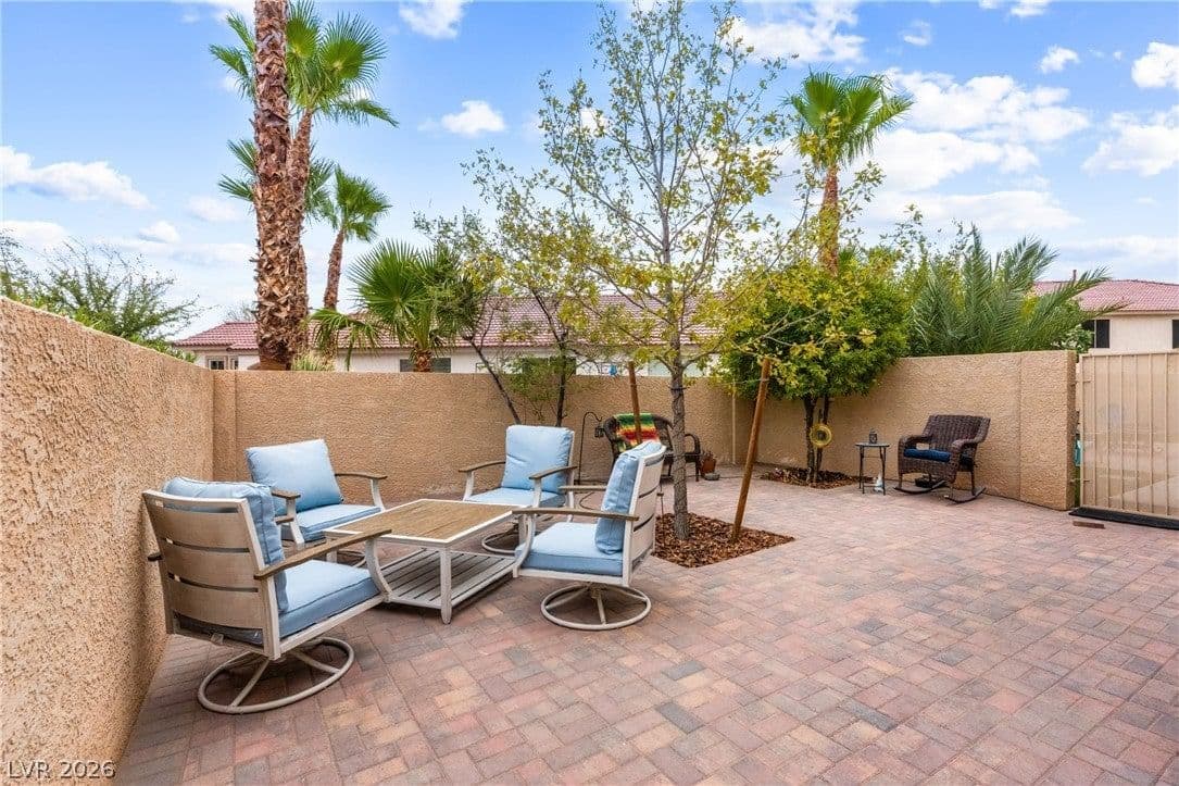 435 Manderley Court photo 4