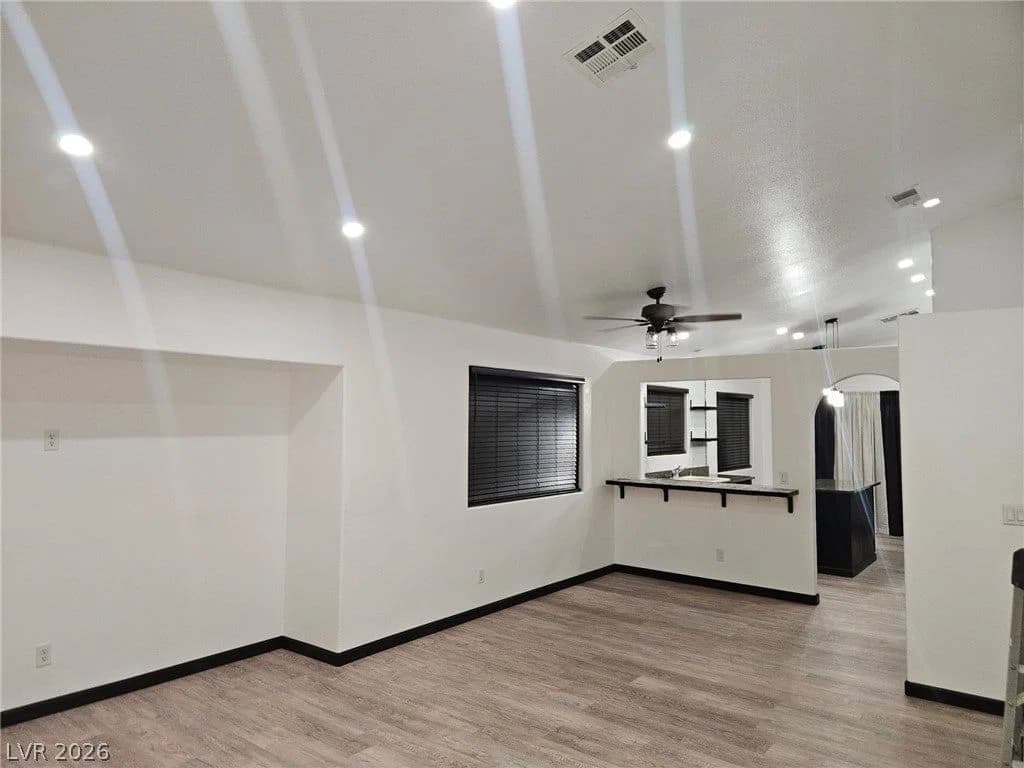 4440 Minaret Way photo 5