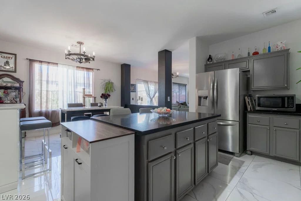1426 Evening Song Avenue photo 4