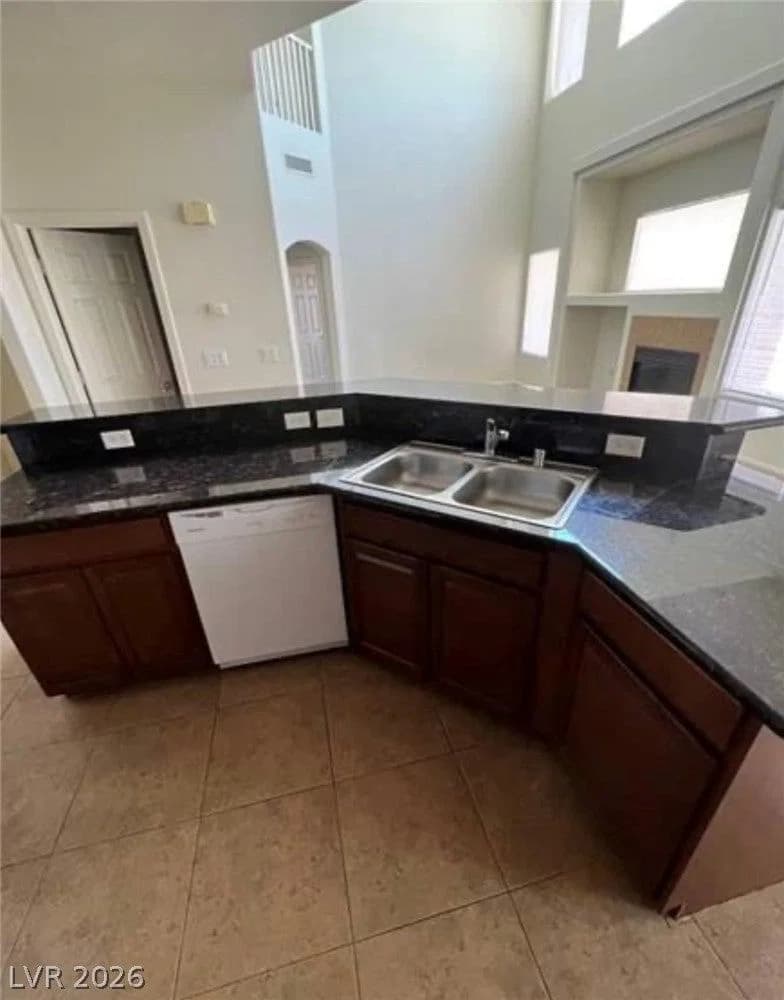 452 Crocus Hill Street photo 4