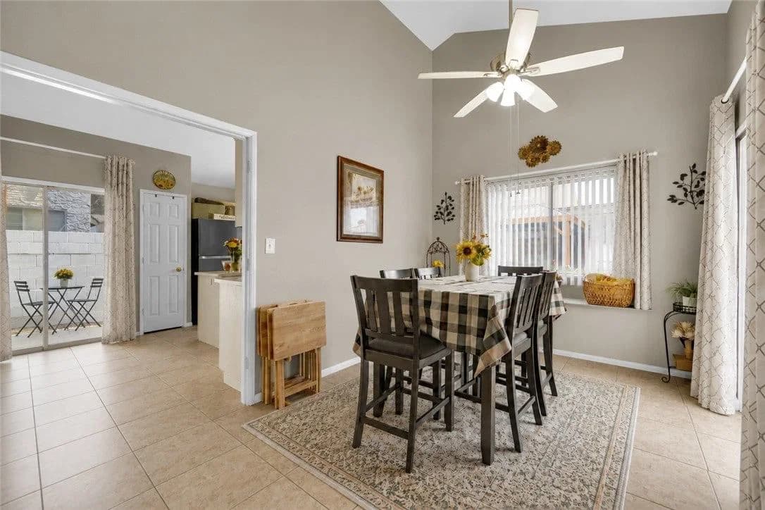 1714 La Cruz Drive photo 2
