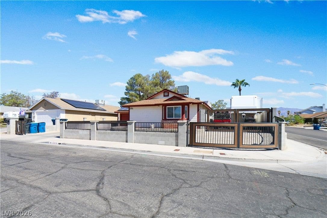 5876 Tippin Drive photo 3