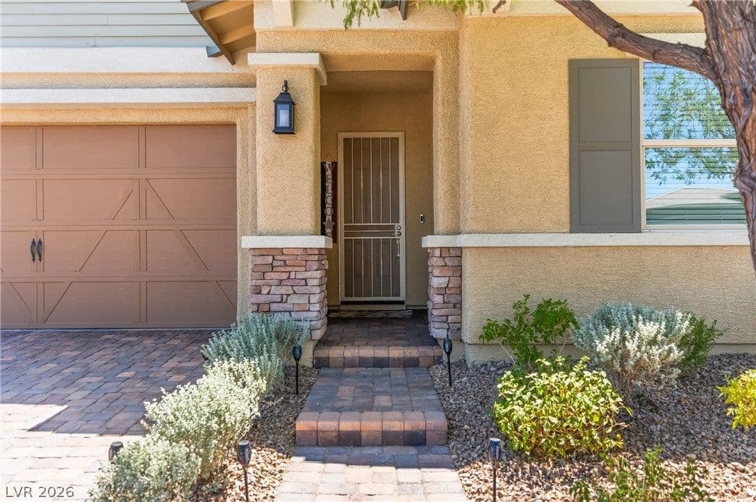 652 Longfeather Street photo 3