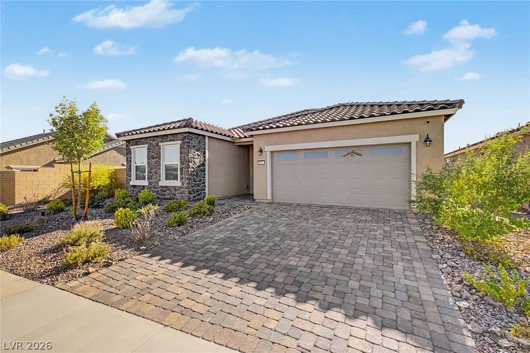 877 Mary Baer Way photo 4