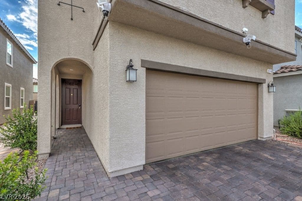 8748 Crestwood Hills Street photo 3