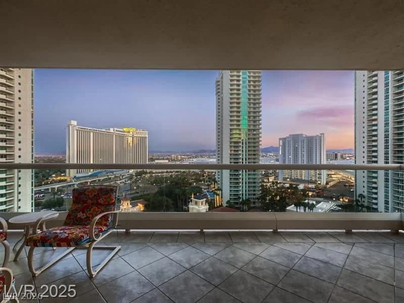 2747 Paradise Road photo 4