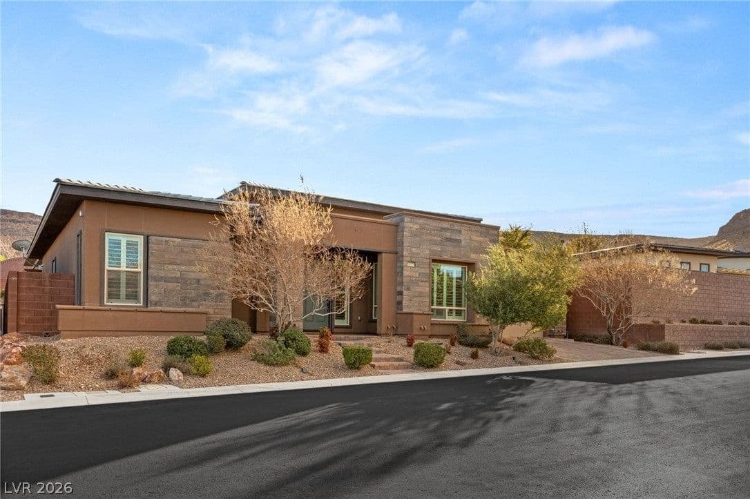 10179 Emerald Sunset Court photo 2