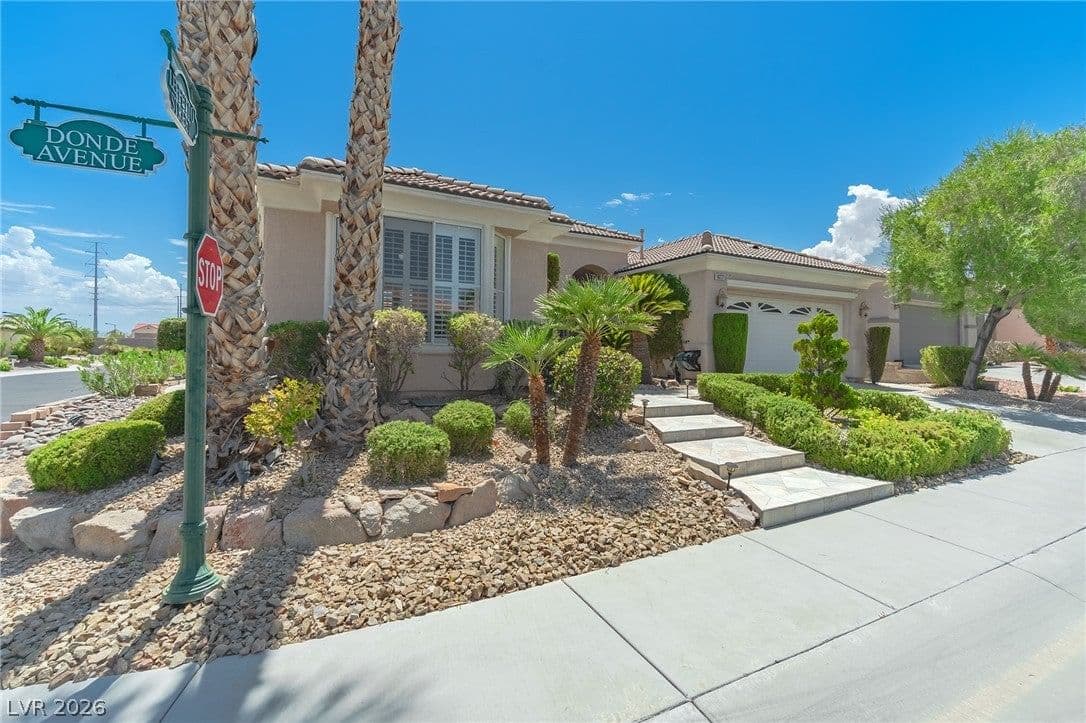 10227 Donde Avenue photo 4