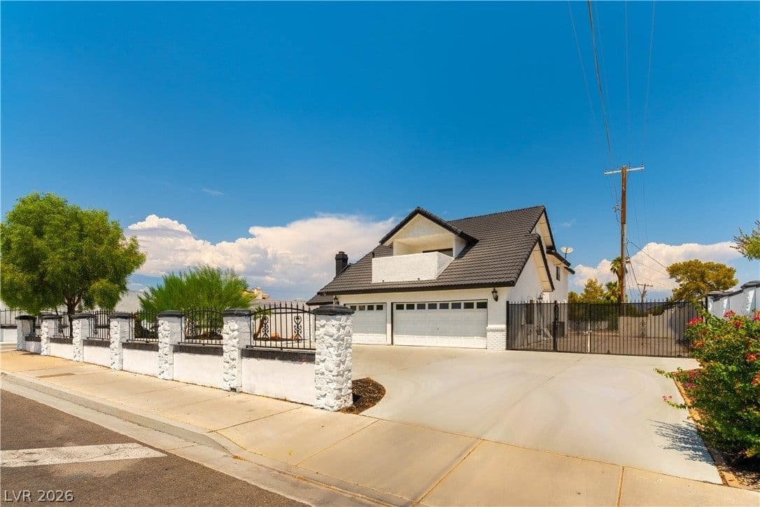 3200 Oakey Boulevard photo 4