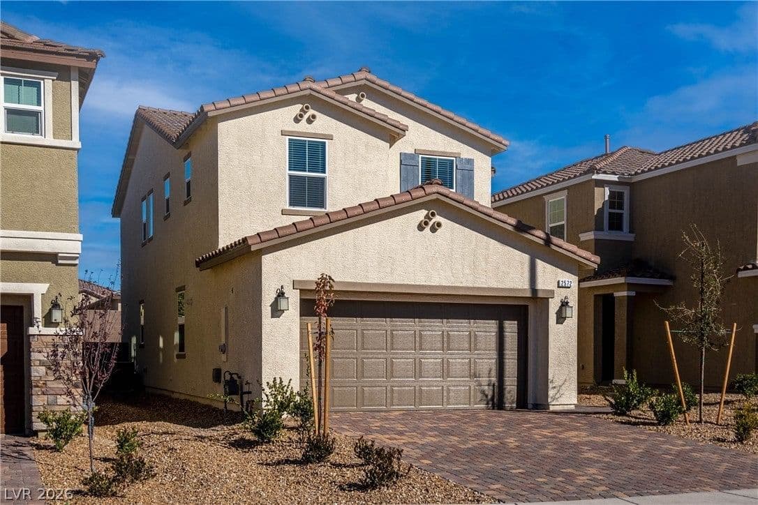 2572 Ofanto Street photo 2