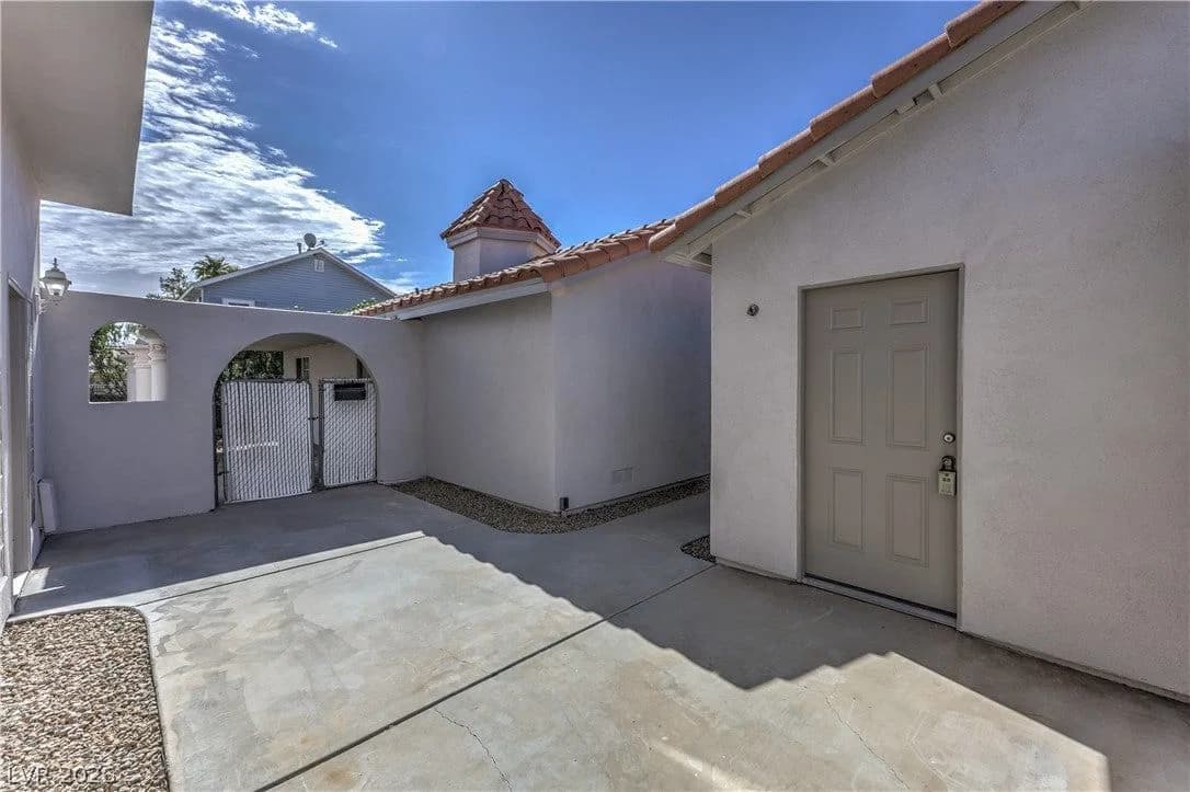 100 Kimberly Drive photo 3