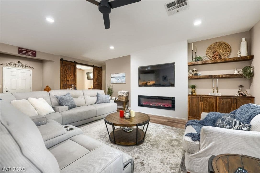 7356 Petrel Street photo 5