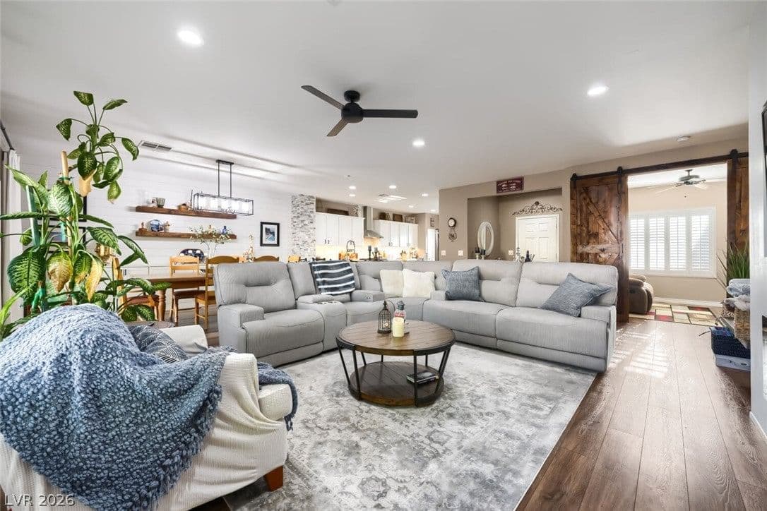 7356 Petrel Street photo 3