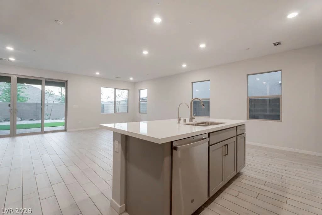 11620 Desert Hollow Avenue photo 5