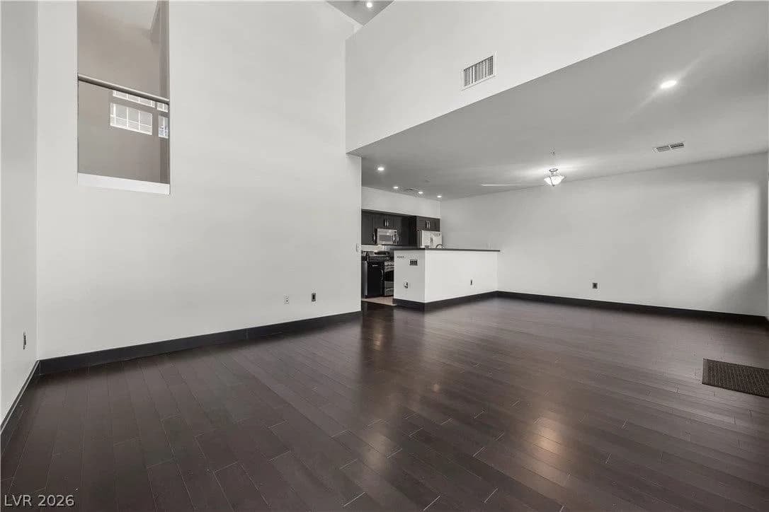 4565 Dean Martin Drive photo 2