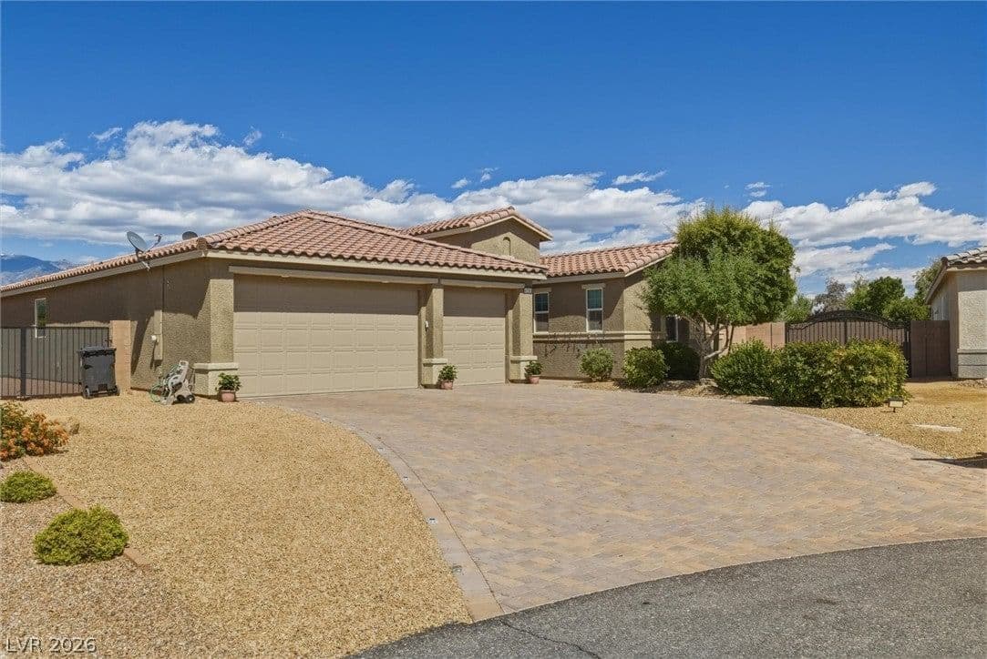 4700 Suntree Court photo 2