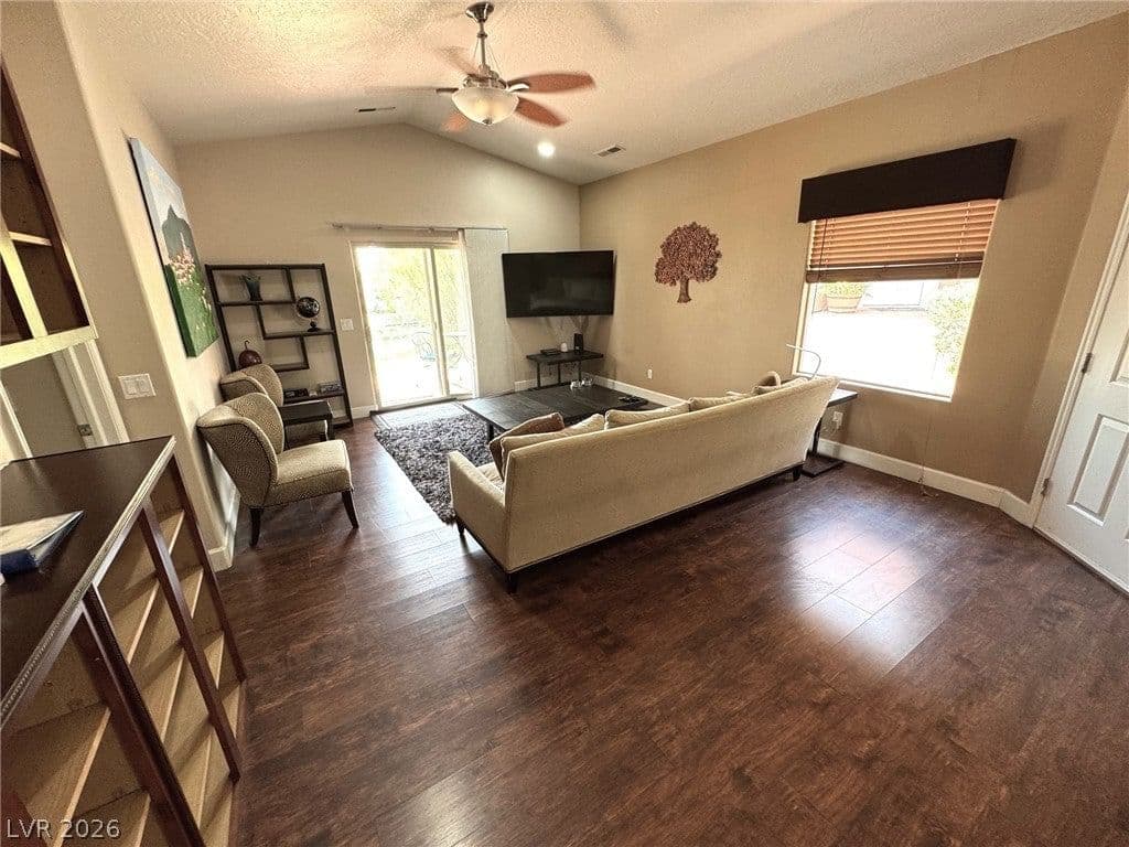 400 Paradise Parkway photo 3
