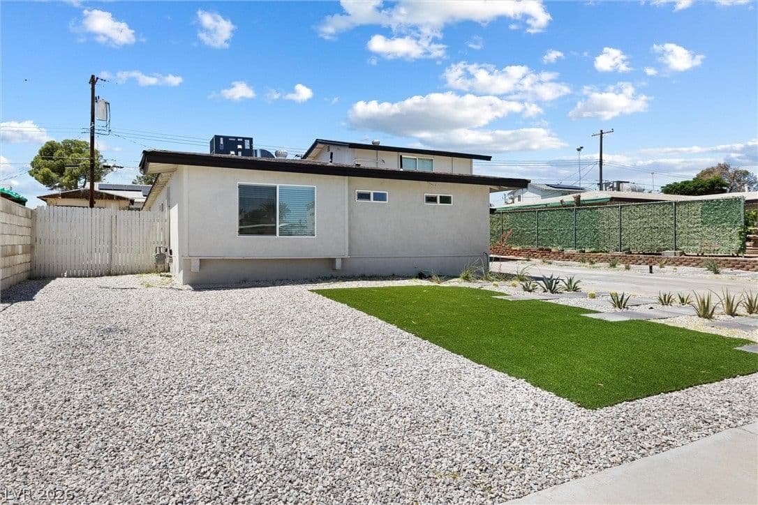 3361 Horizon Street photo 3