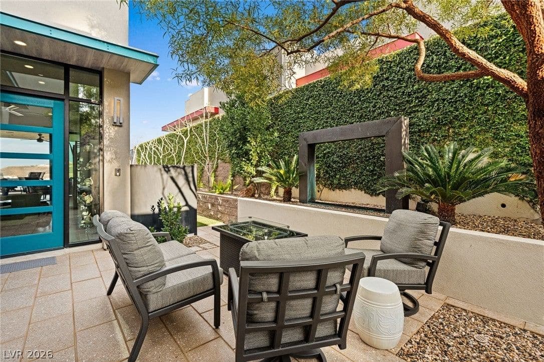 662 Falcon Summit Court photo 3