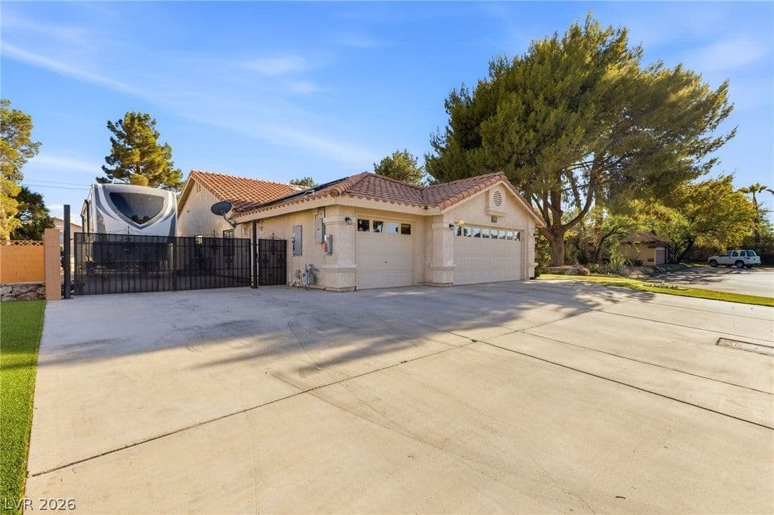 1551 Managua Drive photo 2